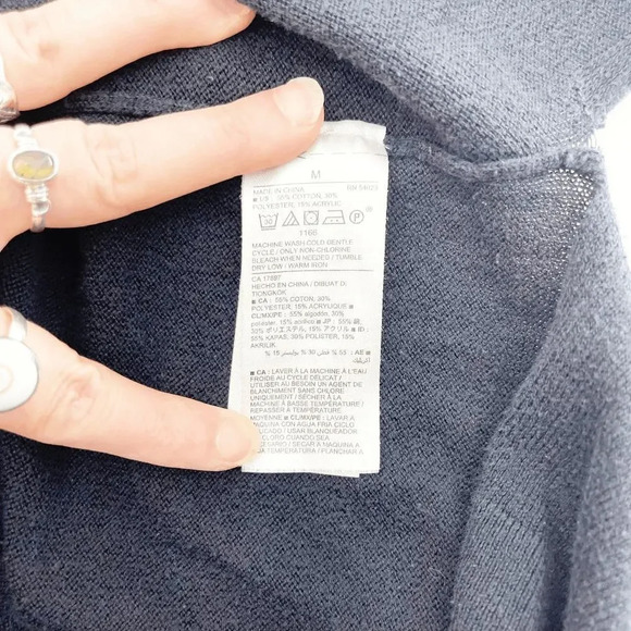 Old Navy V Neck Knit Top Women's Size M Black Long Sleeve Ribbed Hem - Picture 3 of 4